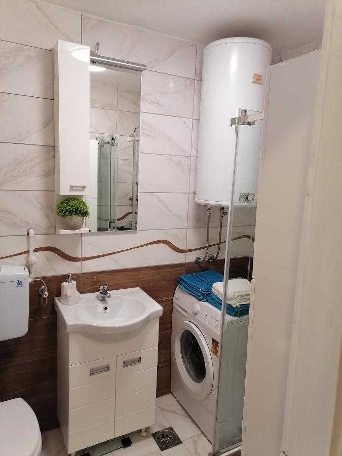 Kingston Apartment Пирот Екстериор снимка