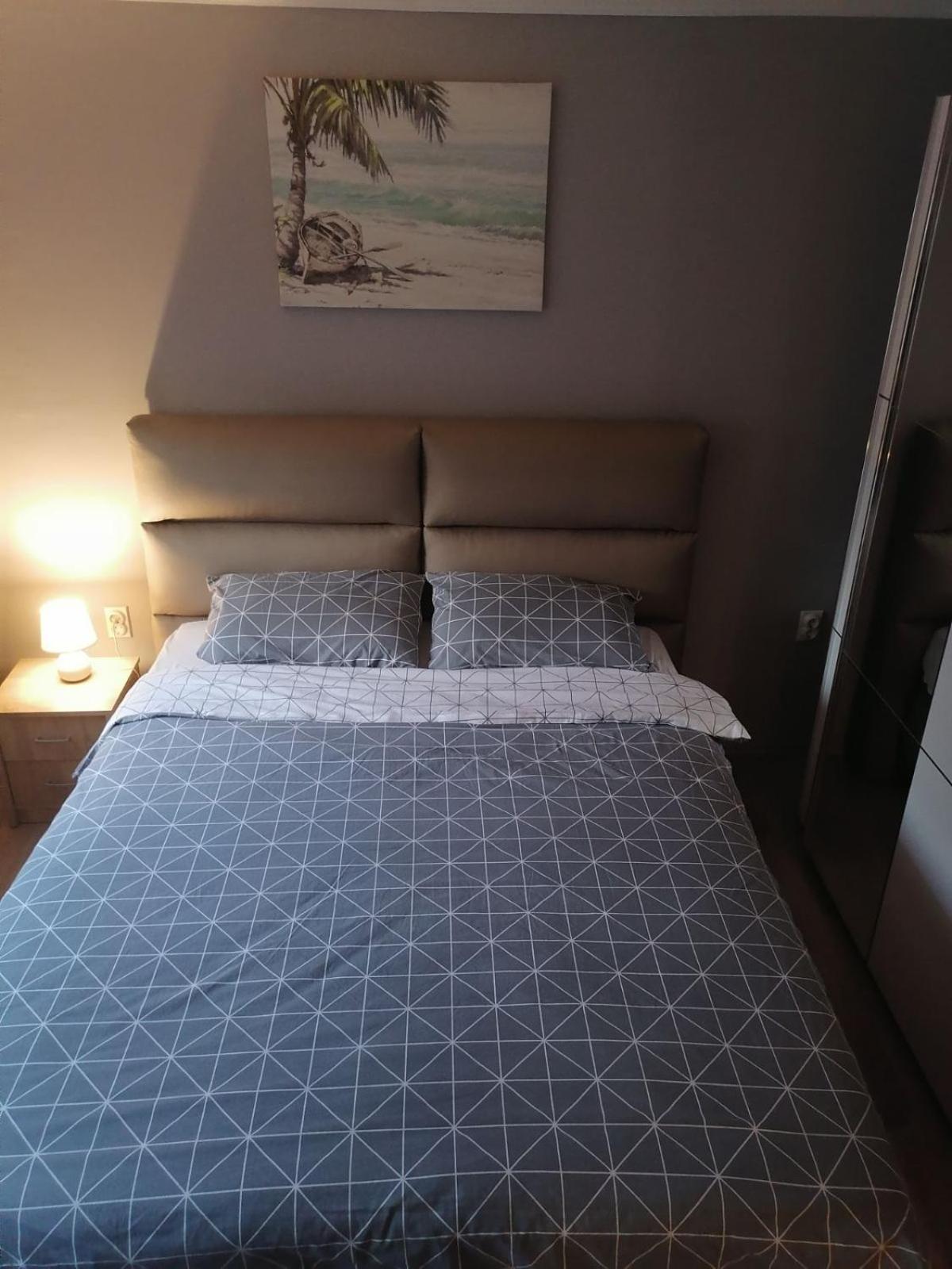 Kingston Apartment Пирот Екстериор снимка